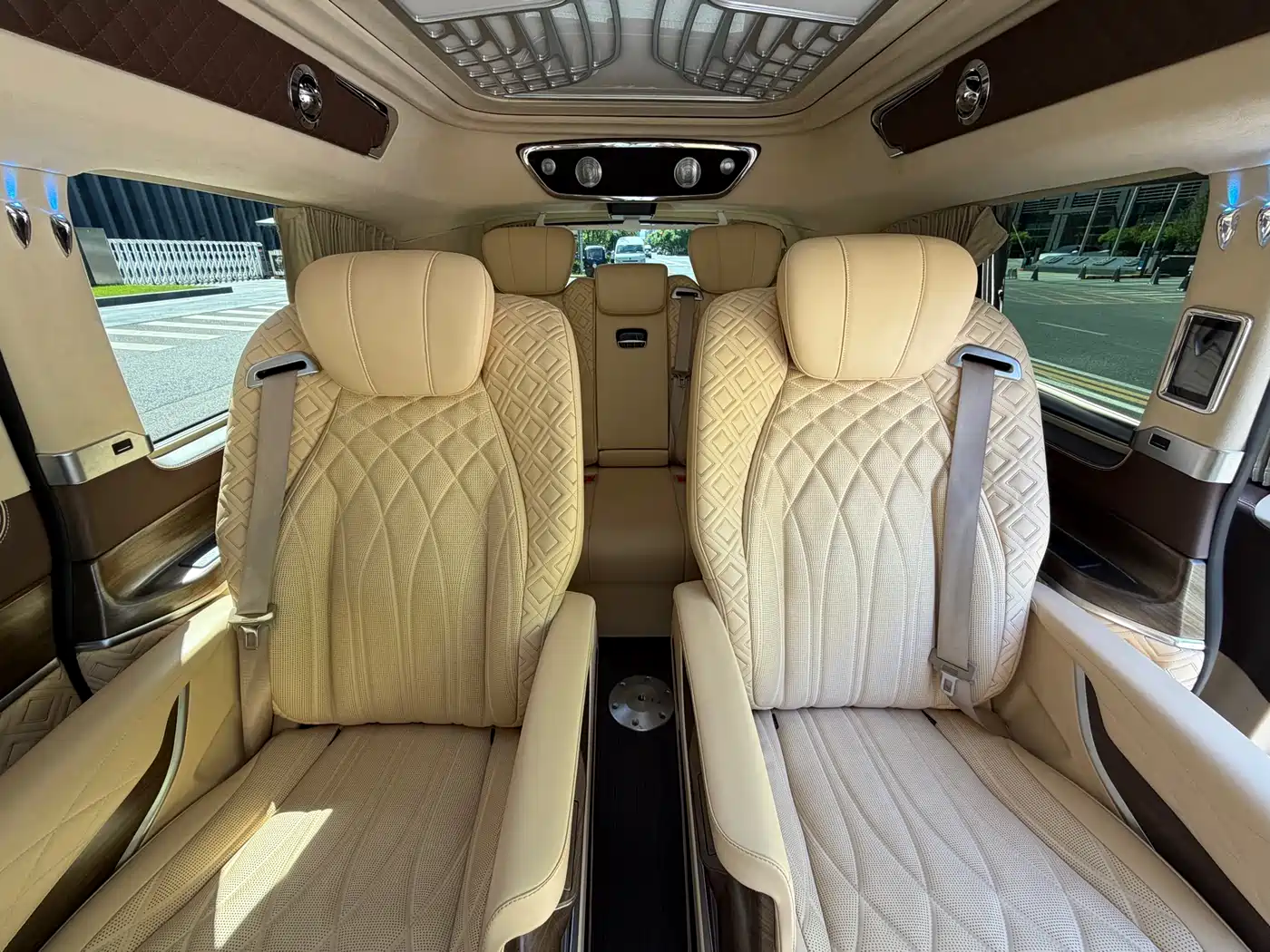 Mercedes-Benz V-Class 2021 V 260 L Long Wheelbase Luxury Edition фото 11