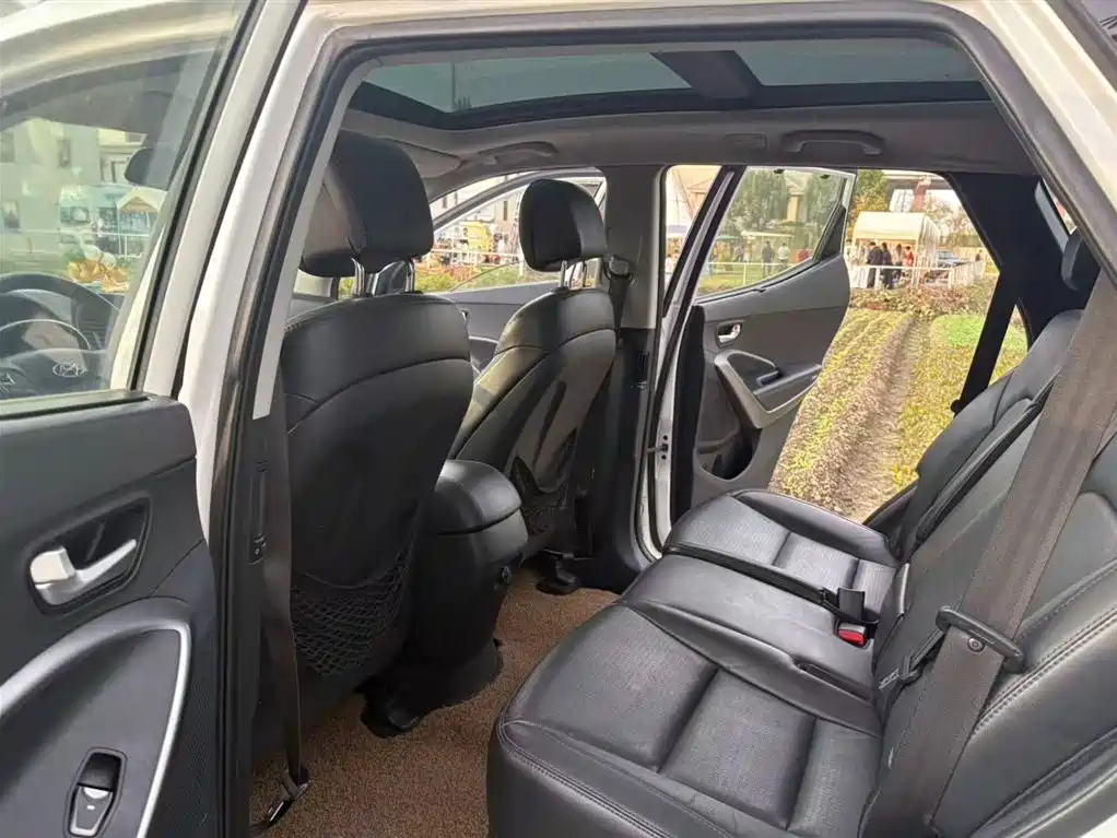 Hyundai Santa Fe 2013 Model 2.4L Automatic 2WD Smart фото 9