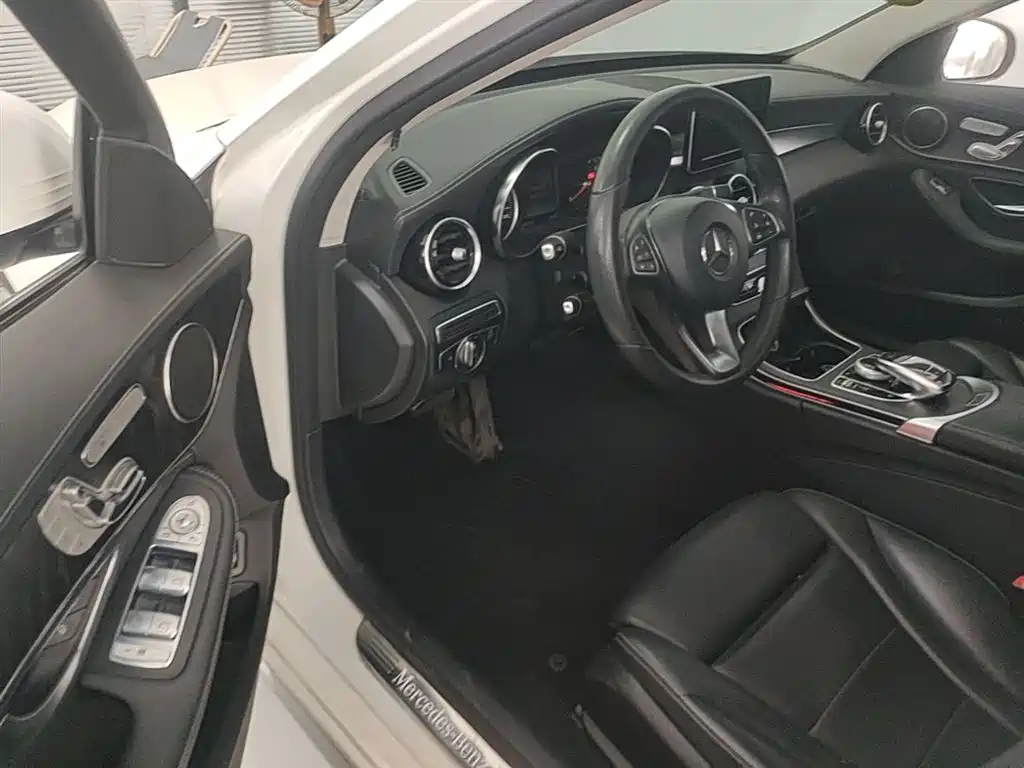 Mercedes-Benz C-Class 2017 Facelift C 200 L 4MATIC Sport Edition фото 15