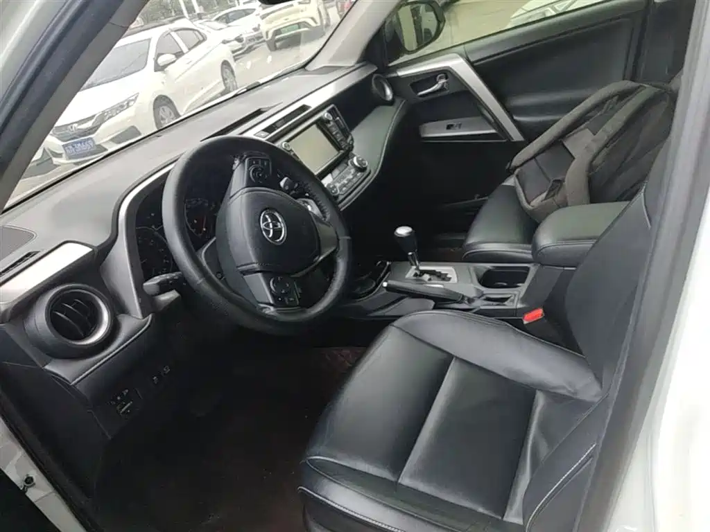 Toyota RAV4 Rongfang 2019 2.0L CVT 2WD Zhishang Edition China VI фото 15