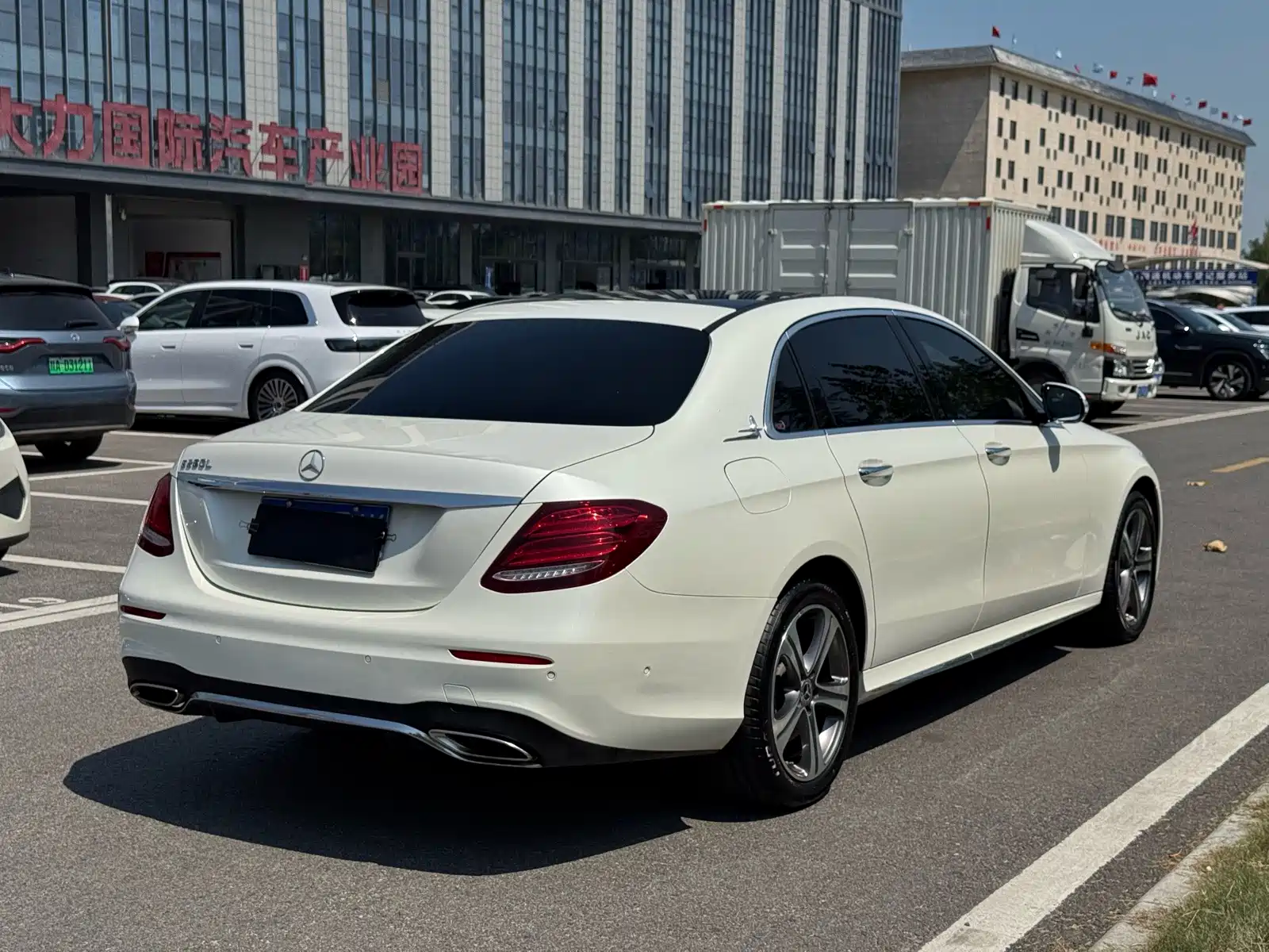 Фото 12 - Mercedes-Benz E-Class