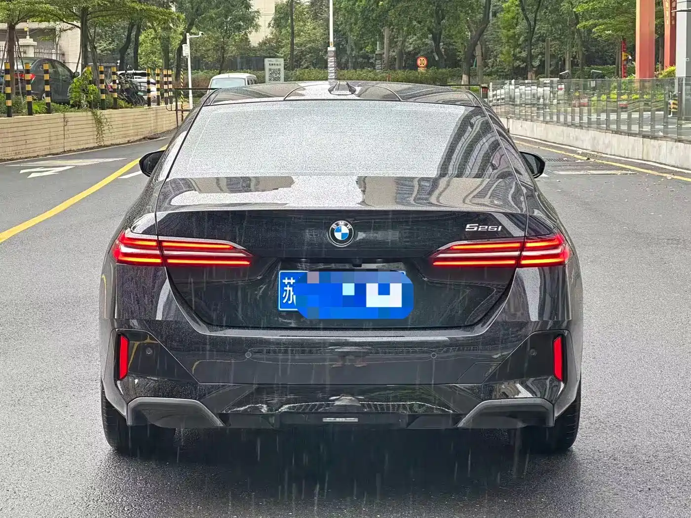 2025 BMW 5 Series (Import)