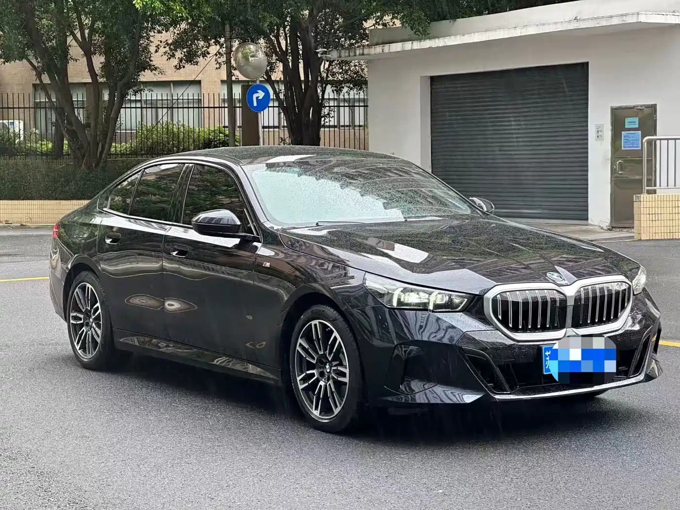 2025 BMW 5 Series (Import)