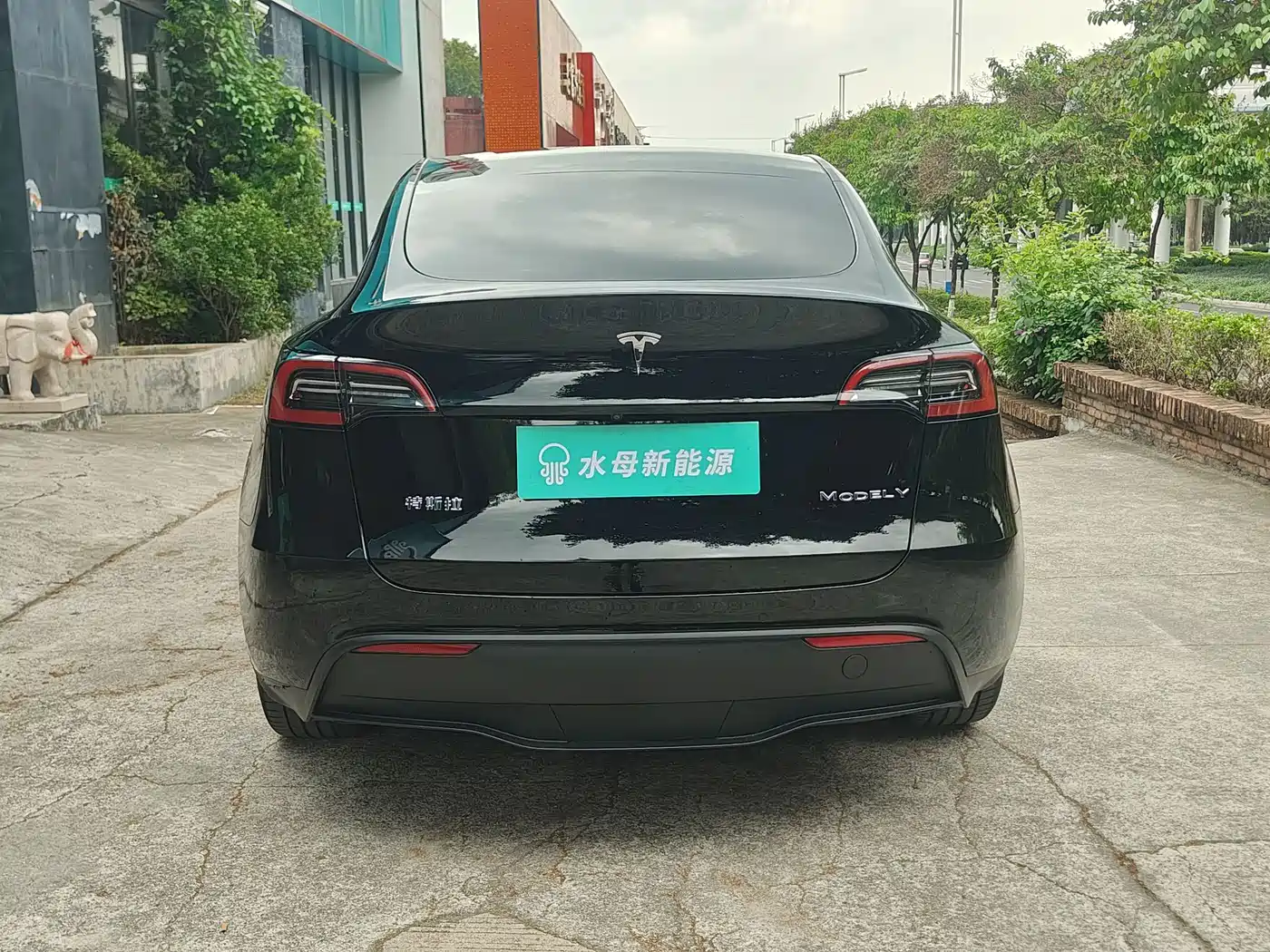 TESLA MODEL Y