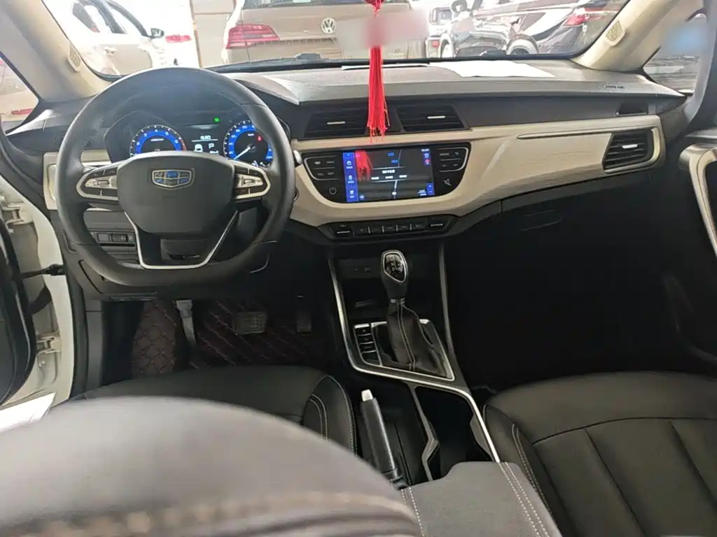 Фото 10 - Geely Vision X3