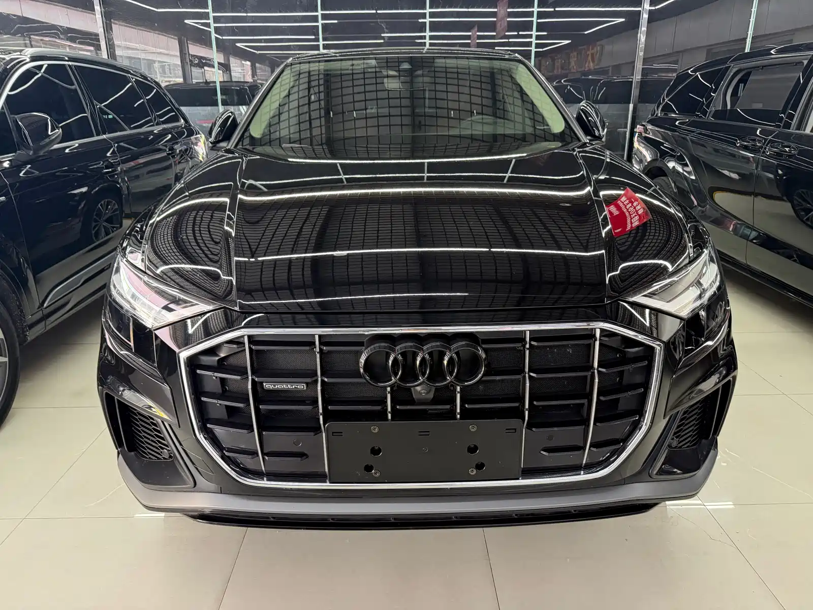 Photo 2 - Audi Q8
