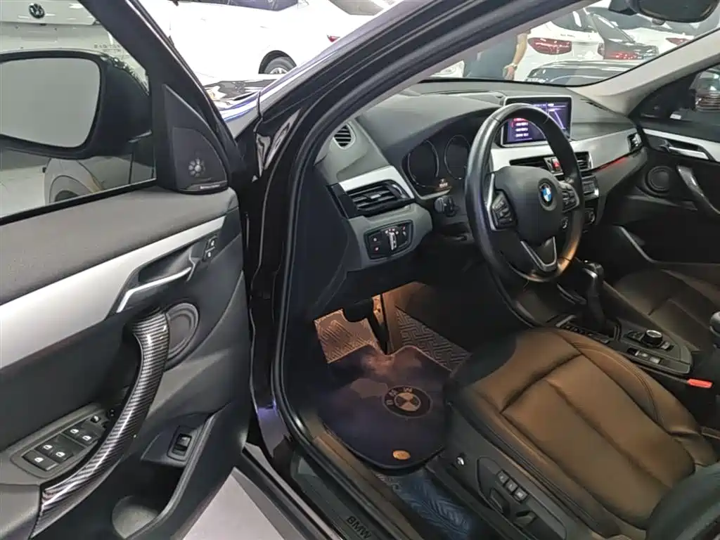 BMW X1 2018 sDrive20Li Leading Model фото 16