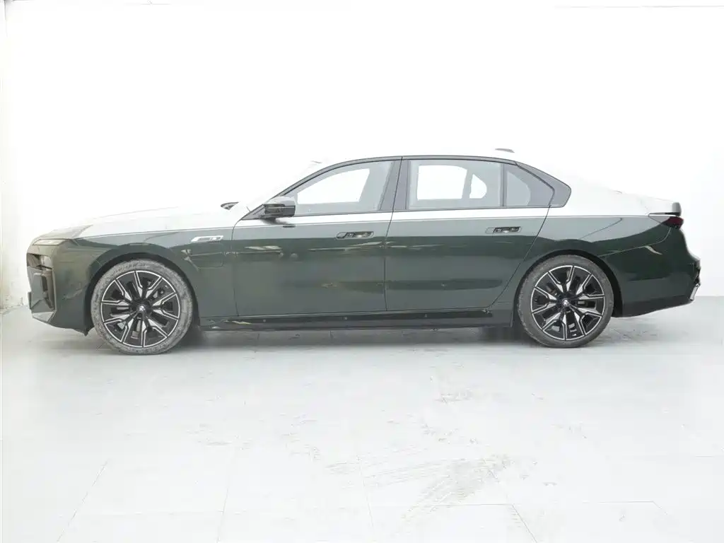 BMW I7 M70L
