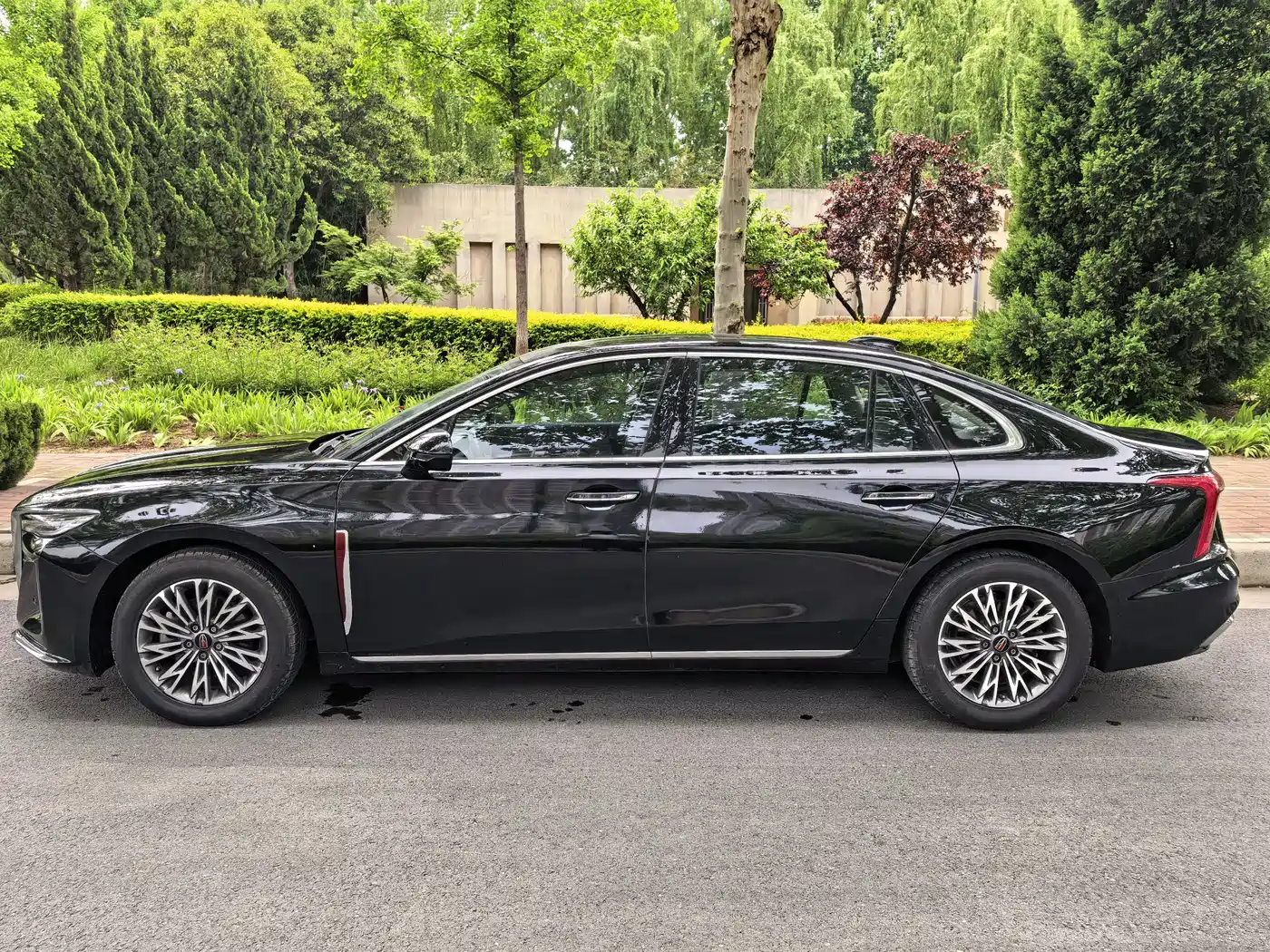 Hongqi H5 2024 1.5T DCT Smart Connect Flag Rhythm Edition фото 7