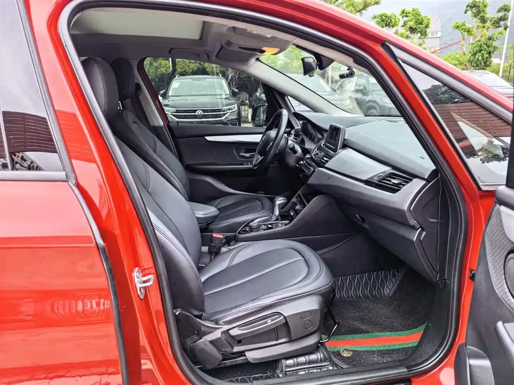 BMW 2 Series Touring 2016 218i Leading фото 6