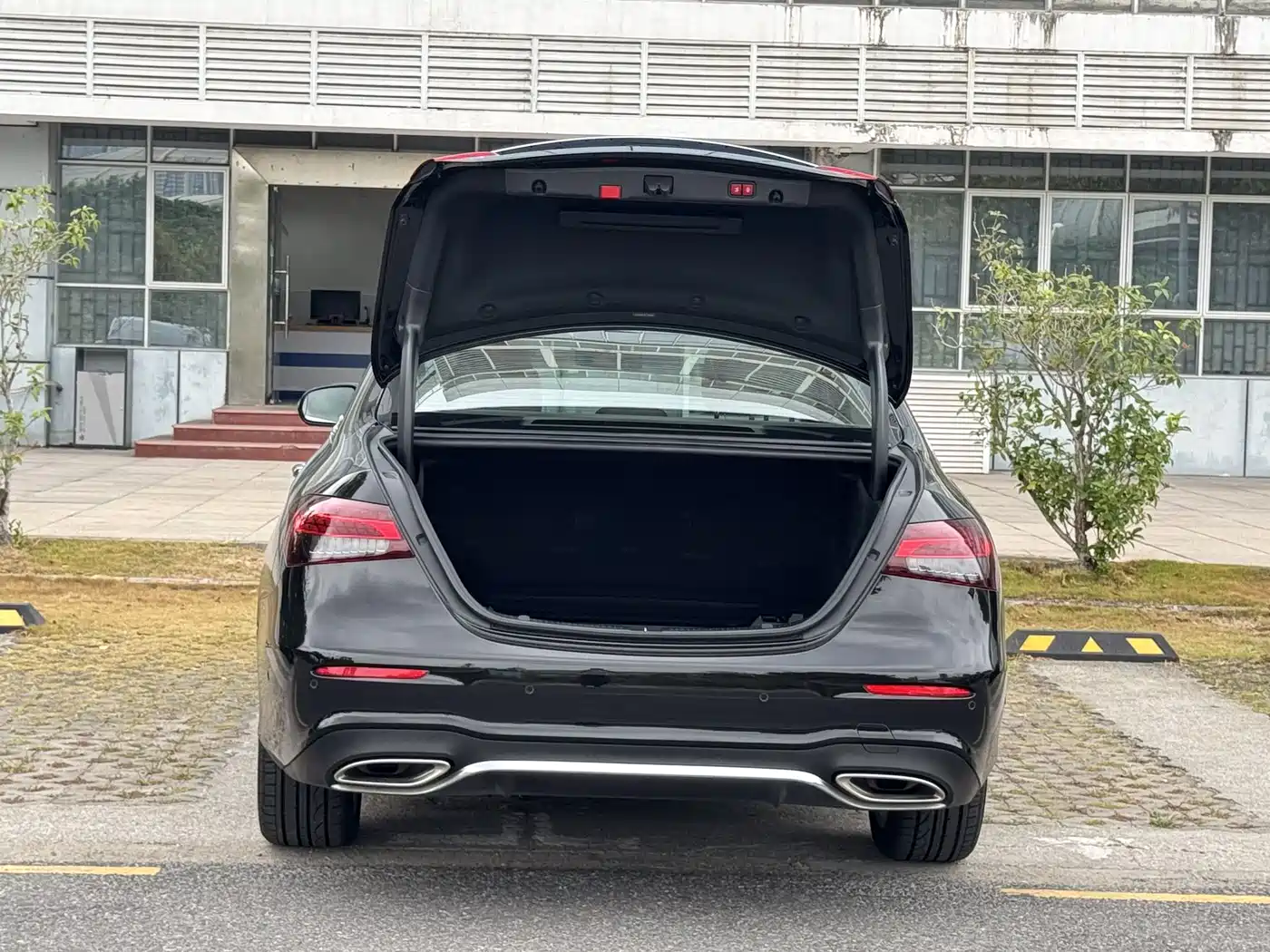 Mercedes-Benz E-Class 2022 E 300 L Sport Fashion фото 15