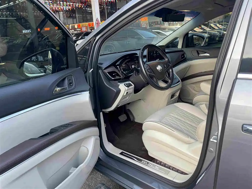 Фото 12 - Buick GL8