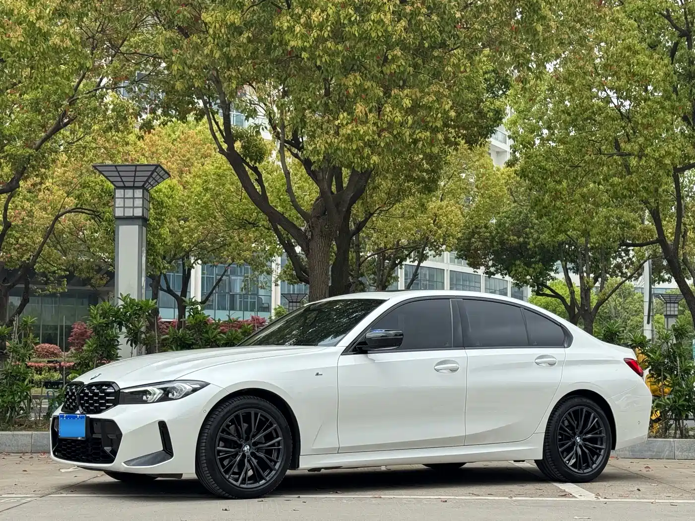 BMW 3 Series 2023 325i M Sport Black Night Package фото 2