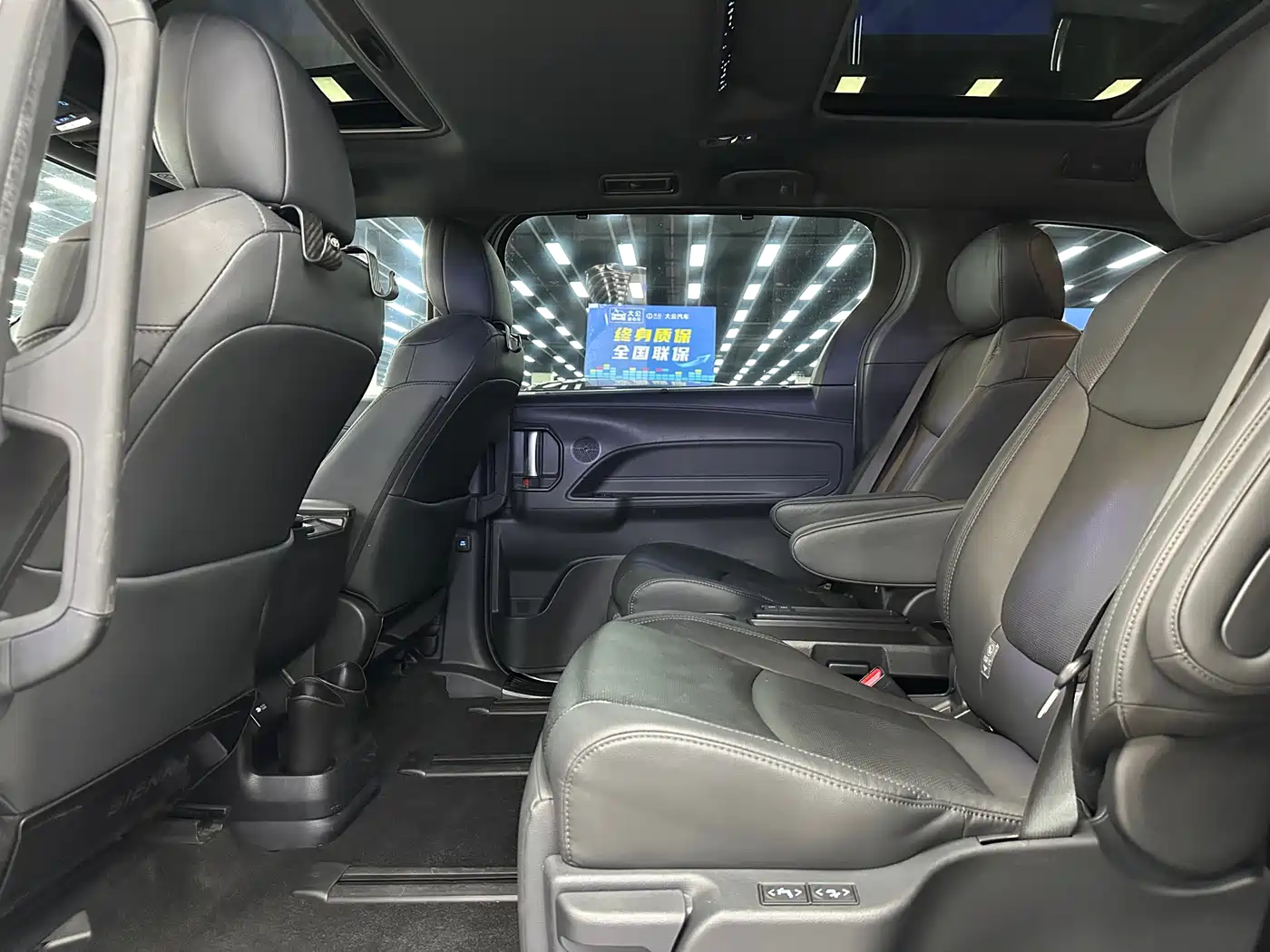 Toyota Sienna 2021 2.5L Hybrid Ultimate Edition фото 8