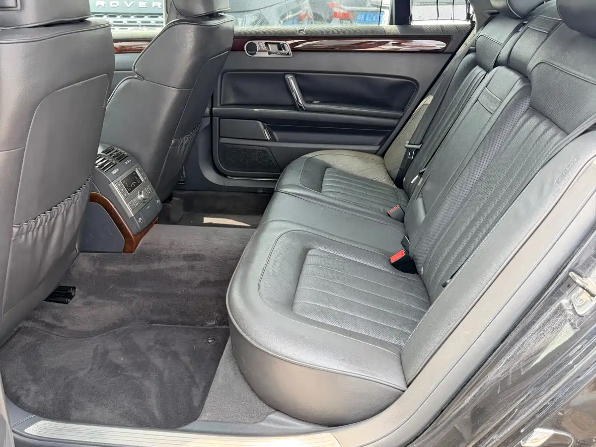 Volkswagen Phaeton 2011 3.6L V6 5-Seater Extended Comfort фото 15