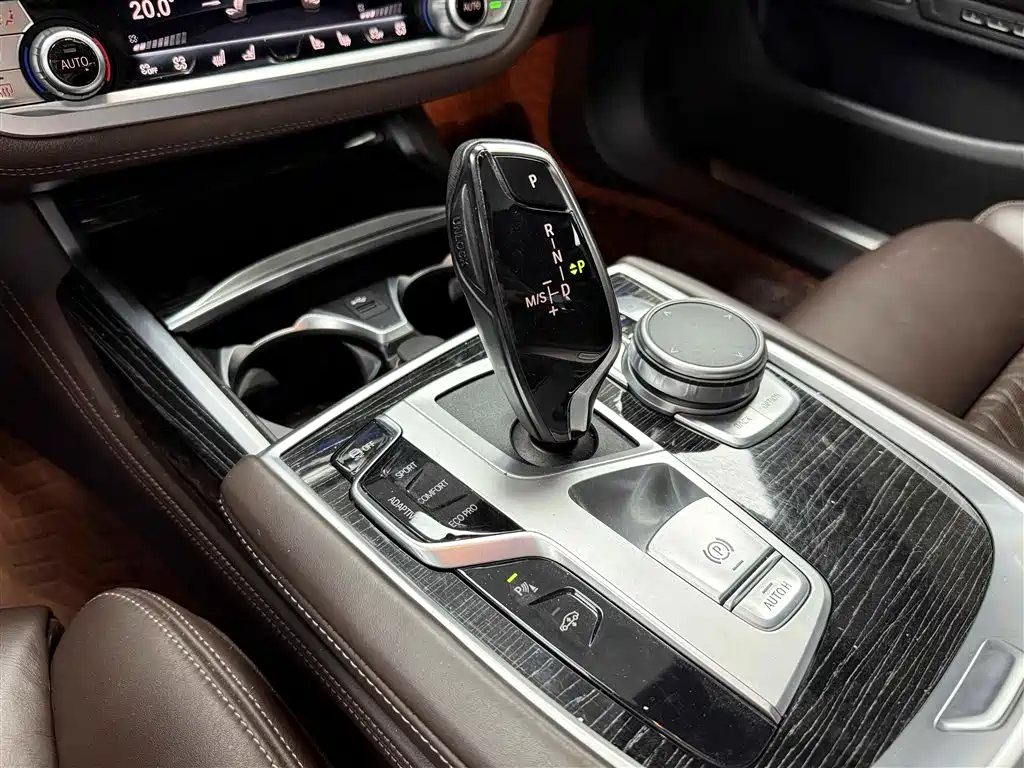 BMW 7 Series 2021 Model 740Li Leading M Sport Package фото 13