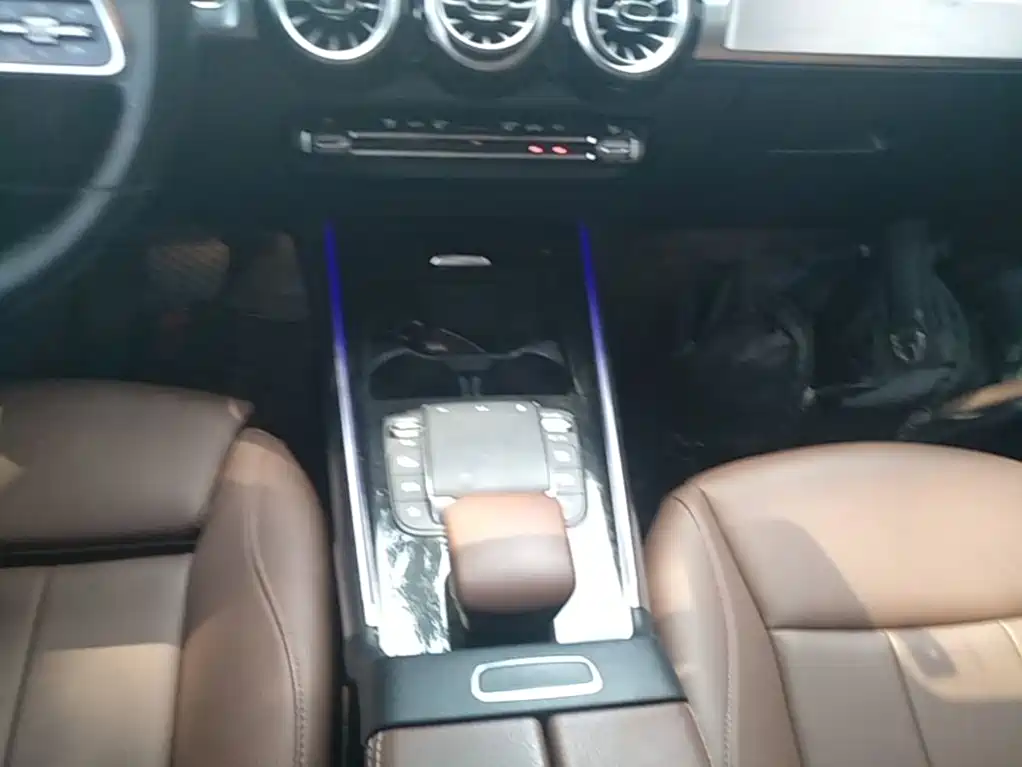 Фото 14 - Mercedes-Benz GLB