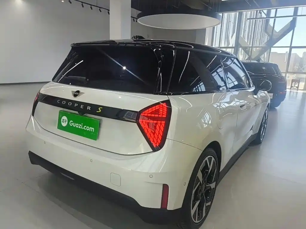MINI Electric MINI COOPER 2024 2024 452km COOPER SE Artist