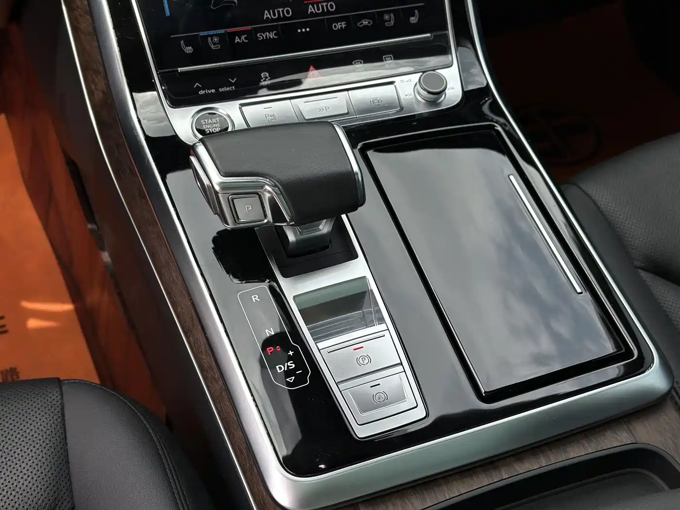 Фото 8 - Audi Q7