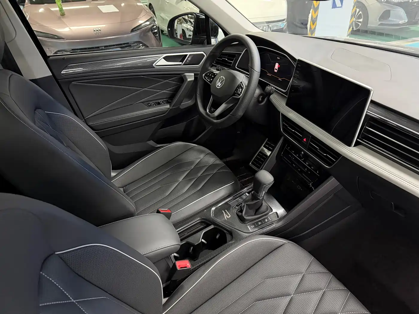 Volkswagen Tiguan L 2023 330TSI Auto 2WD R-Line Premium Edition фото 5
