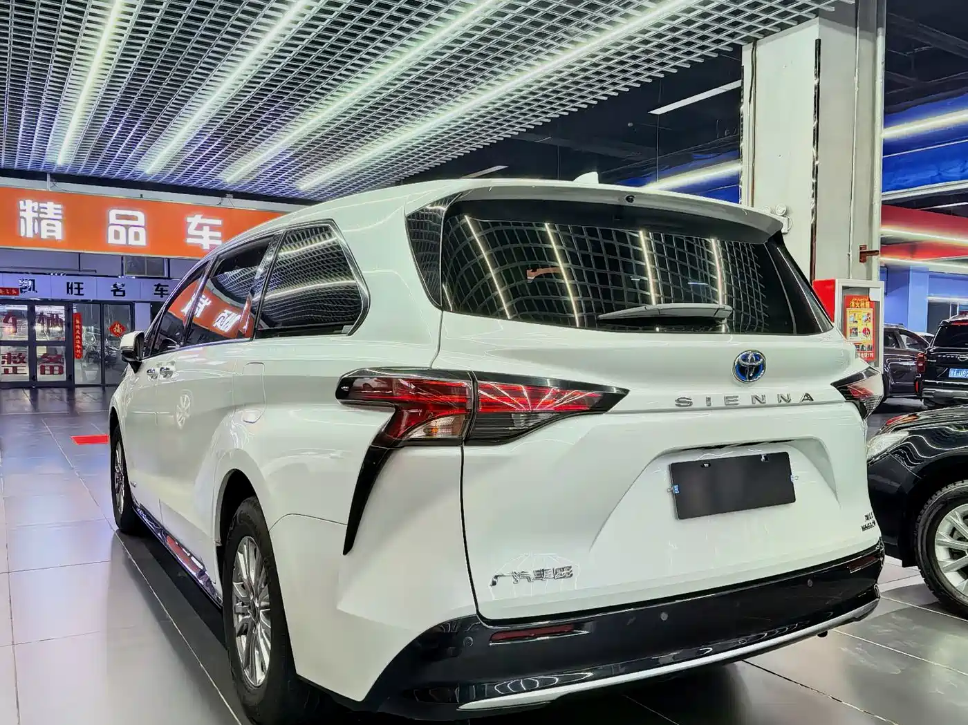 Toyota Sienna 2021 2.5L Hybrid Luxury Edition фото 3