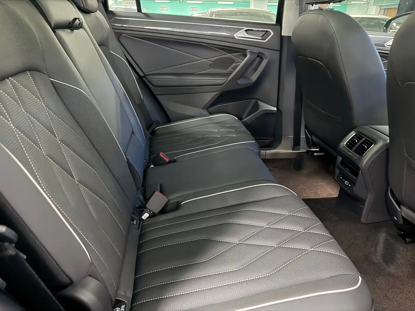 Volkswagen Tiguan L 2023 330TSI Auto 2WD R-Line Premium Edition фото 7