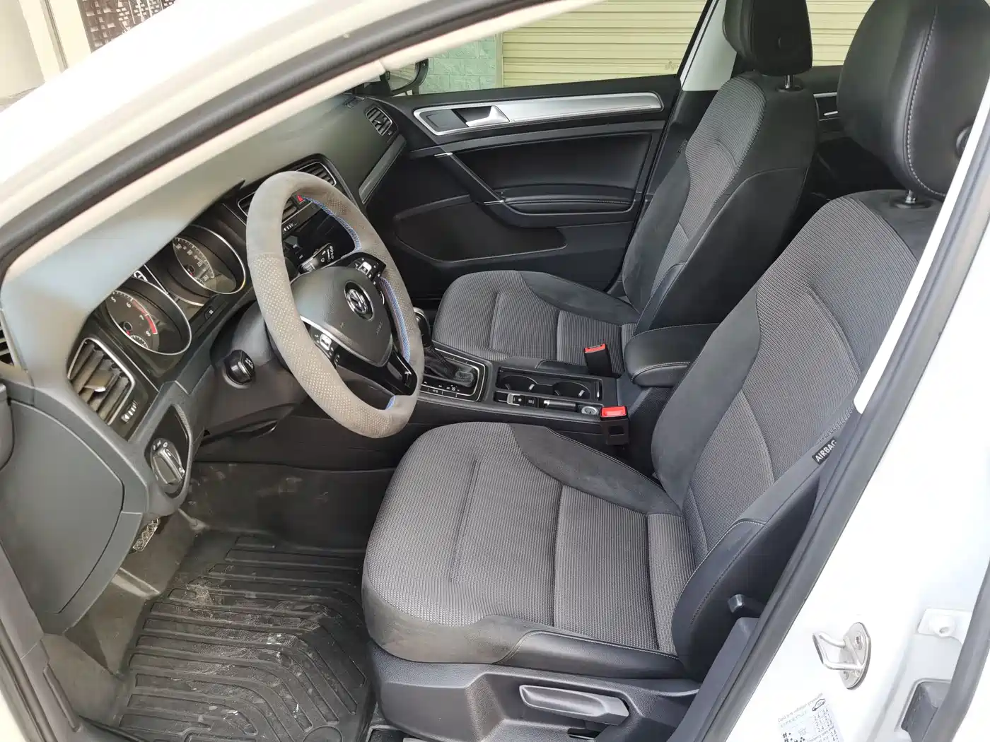 Volkswagen Golf 2020 Beloved Edition 280TSI DSG Comfort фото 7