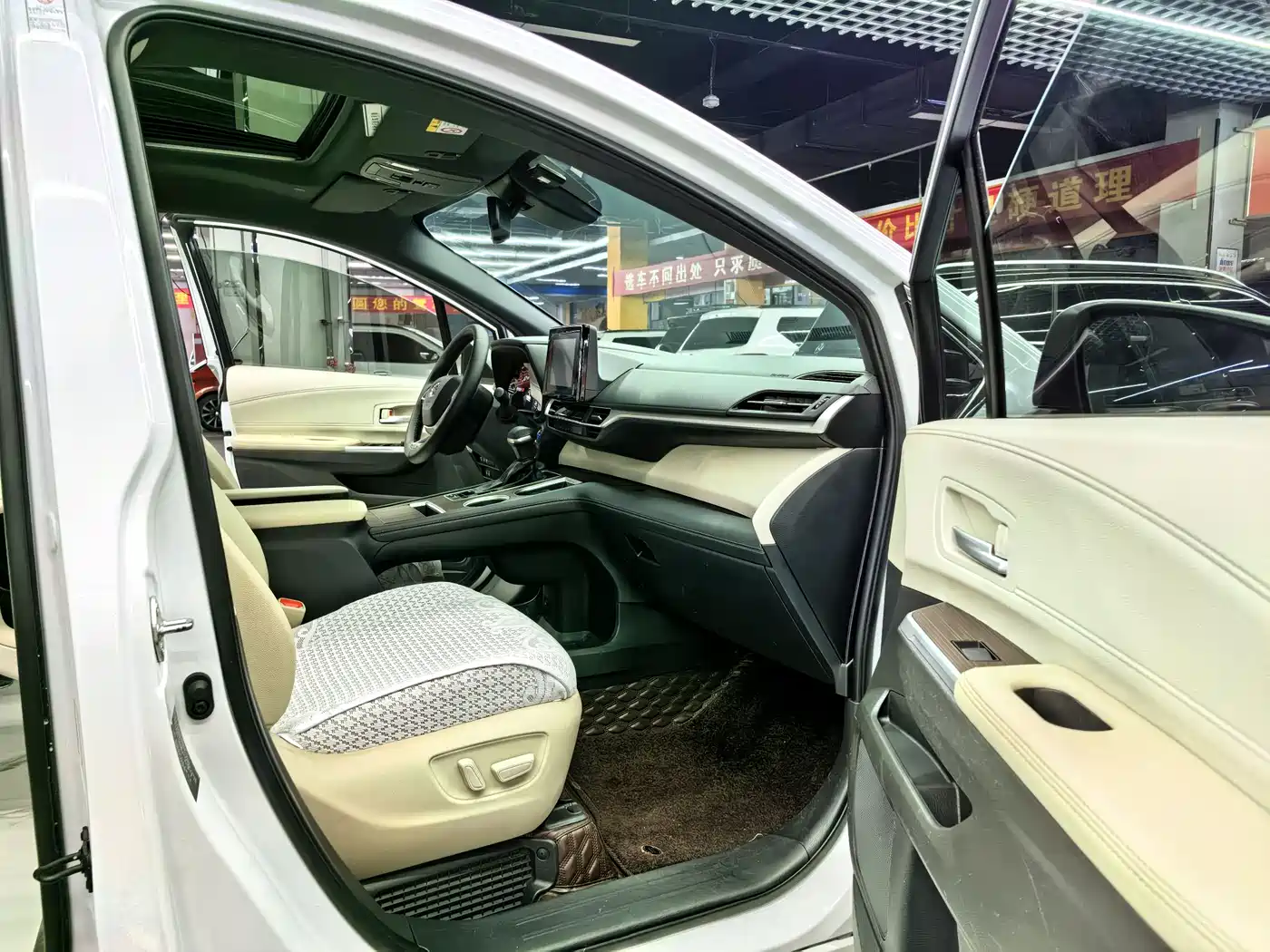 Toyota Sienna 2021 2.5L Hybrid Luxury Edition фото 7