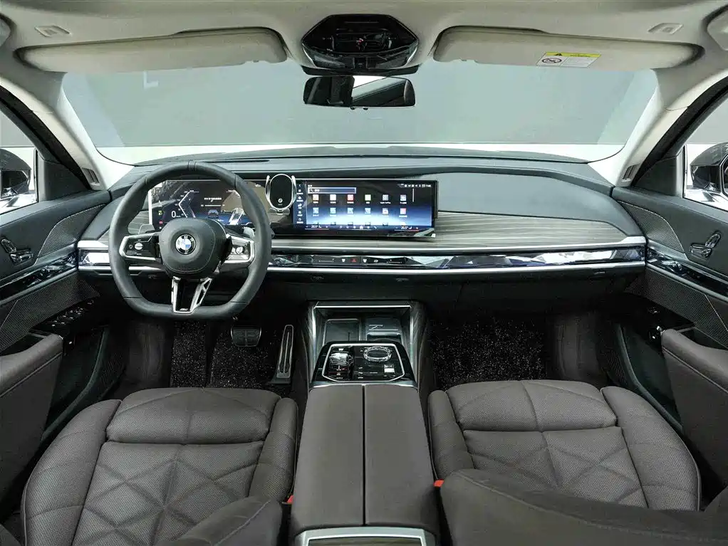 BMW 7-SERIES