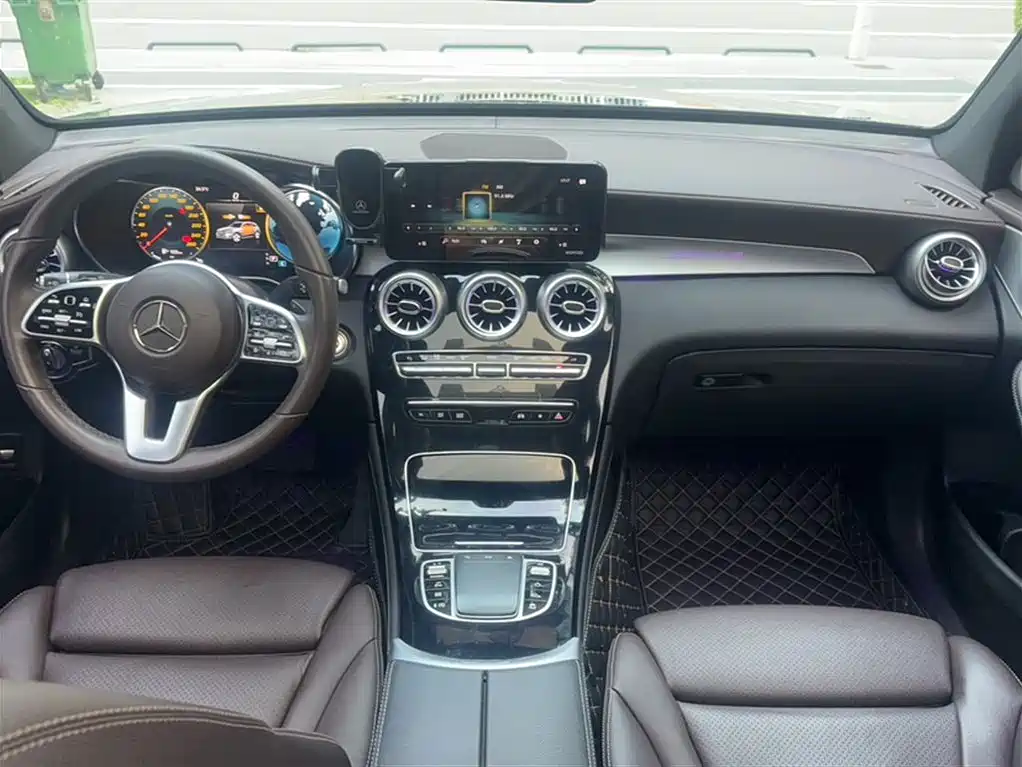 MERCEDES-BENZ GLC