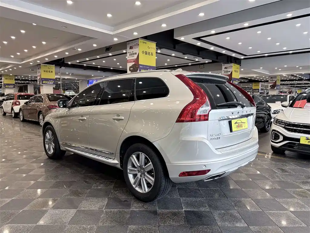Фото 12 - Volvo XC60
