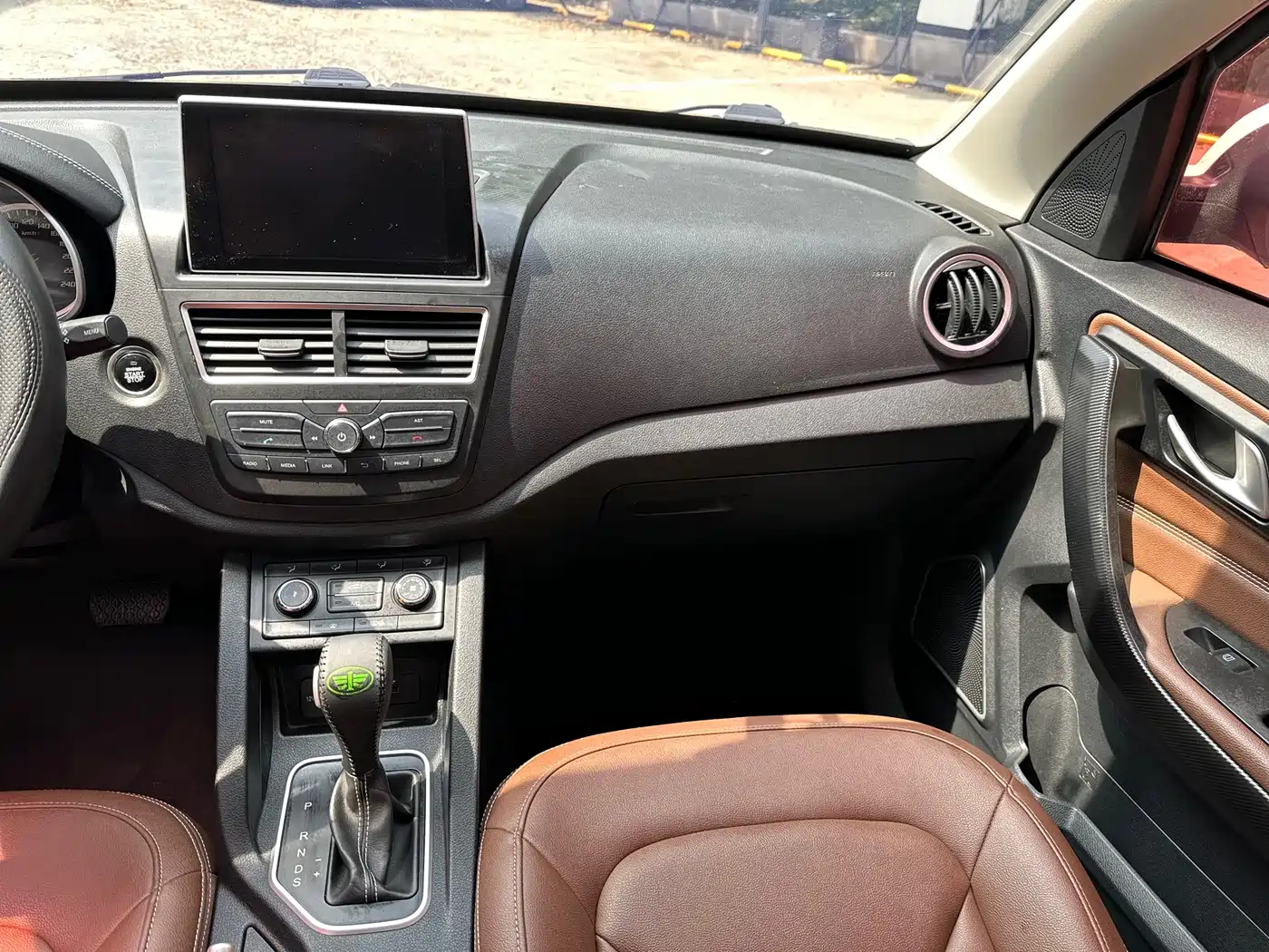 Besturn X40 2018 2018 Internet Celebrity Edition 1.6L Automatic Luxury