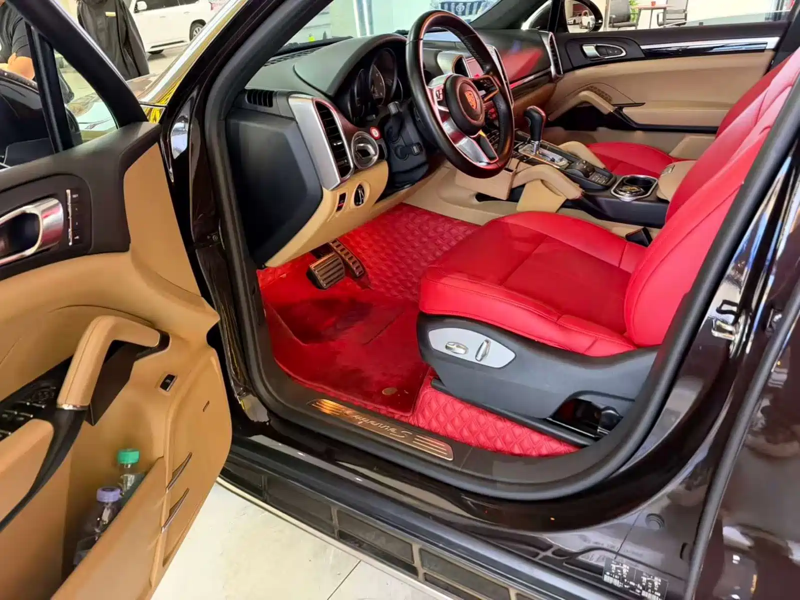 Photo 3 - Porsche Cayenne New Energy