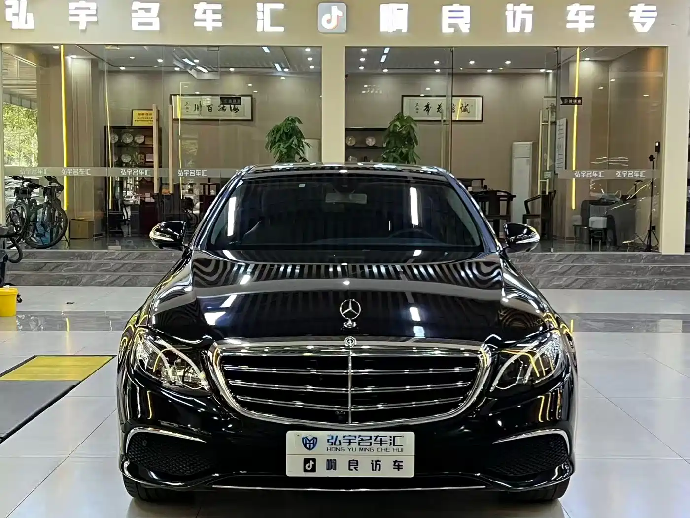 Mercedes-Benz E-Class 2019 E 300 L Fashion