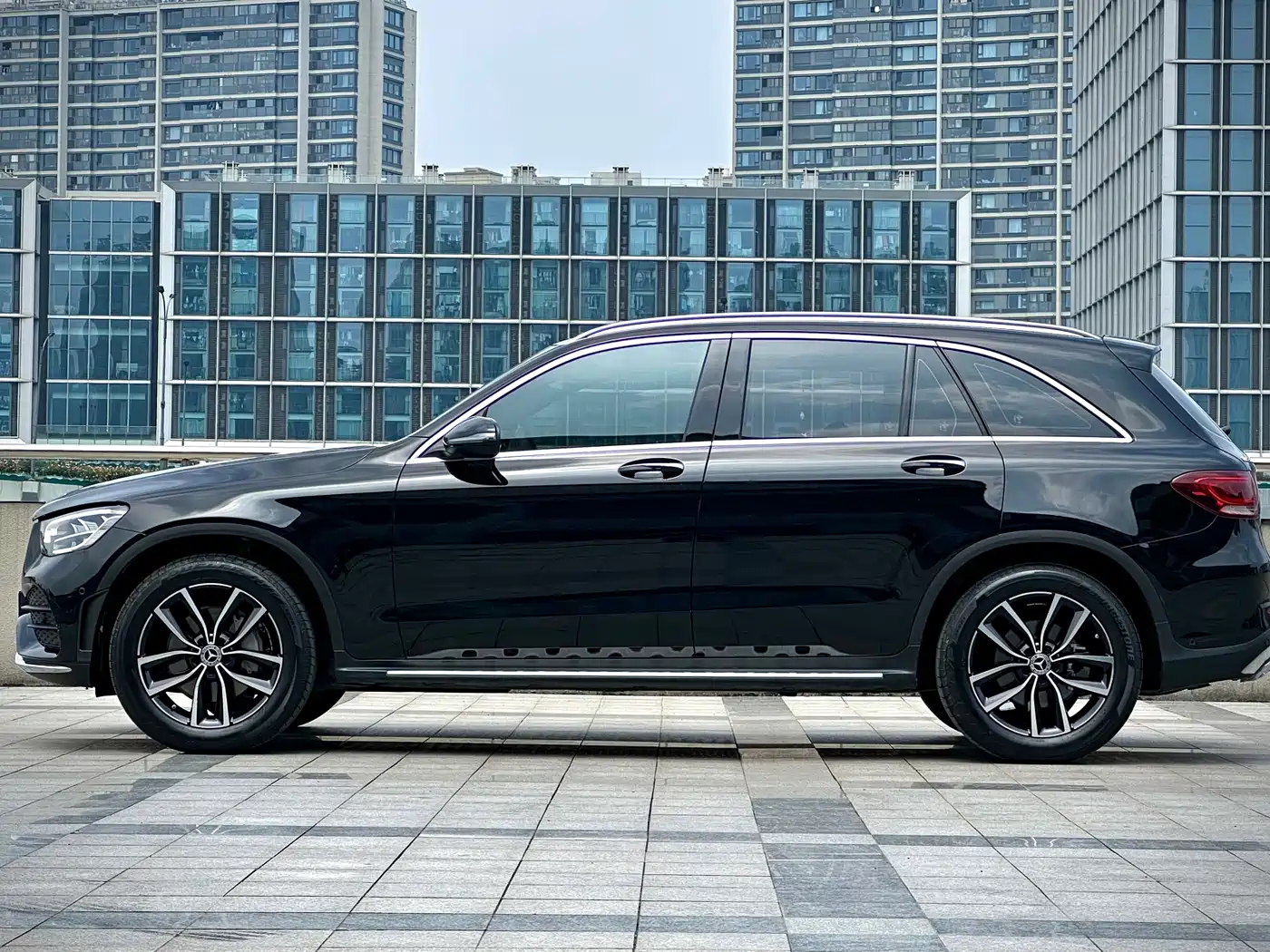 Mercedes-Benz GLC 2022 Model GLC 300 L 4MATIC Luxury Edition фото 4