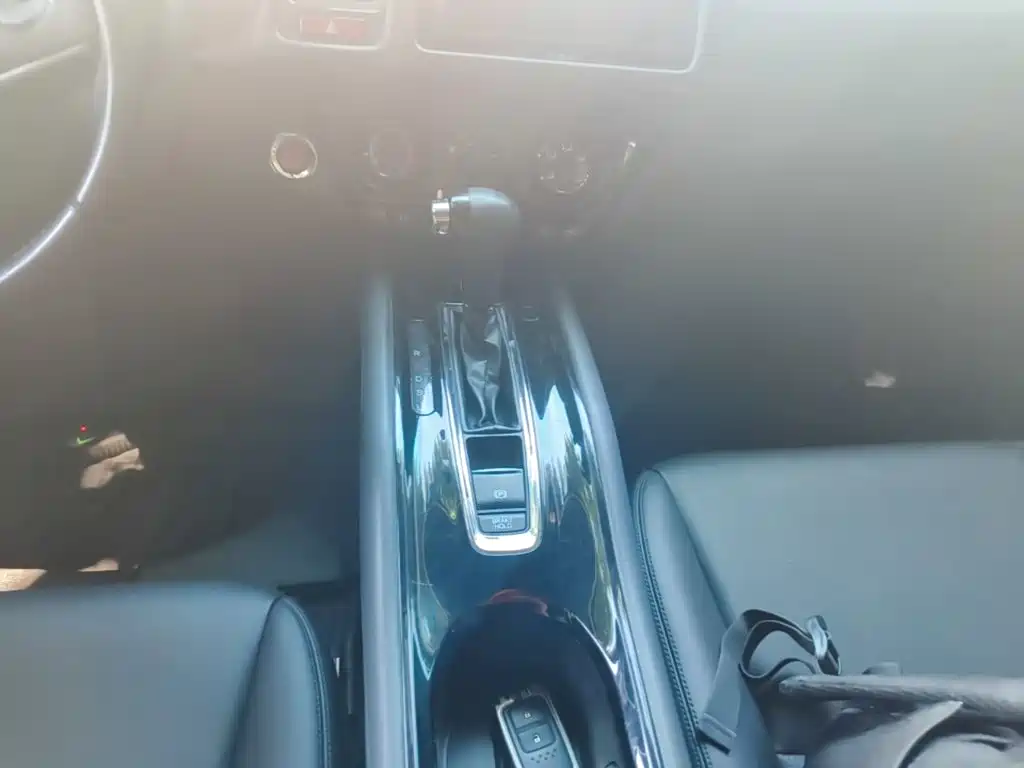 Фото 14 - Honda Vezel