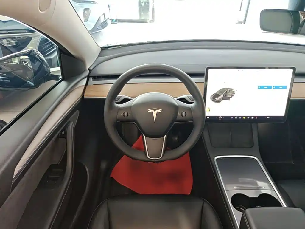 Фото 11 - Tesla Model Y