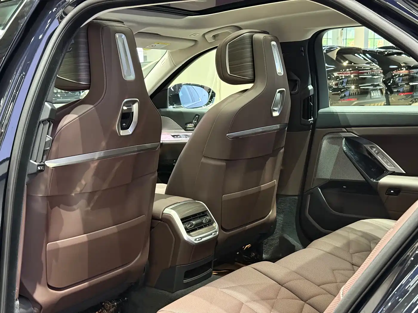 BMW 7 Series 2023 Model 740Li Leading M Sport Package фото 20