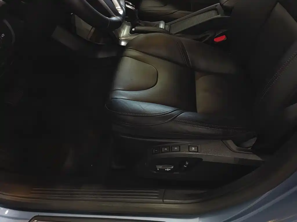 Volvo V40 2018 2018 T3 R-Design Edition