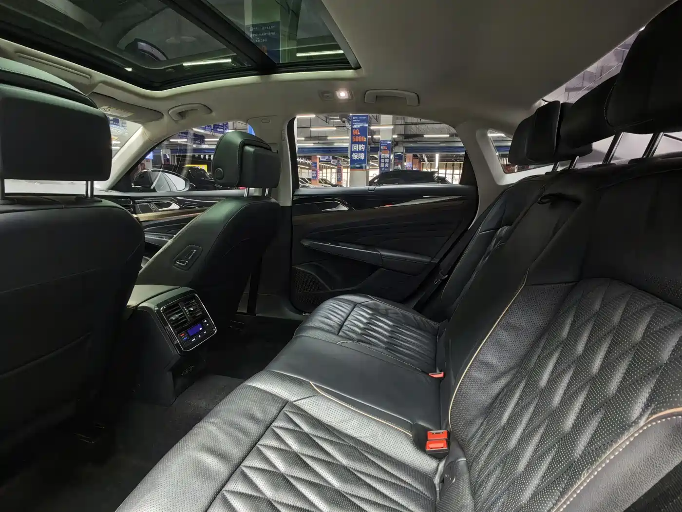 Volkswagen Passat 2019 330TSI Luxury Edition China VI фото 6