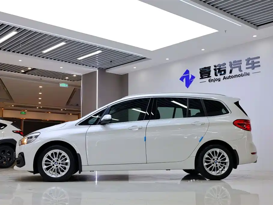 BMW 2 Series Gran Tourer 2019 220i Leading фото 3