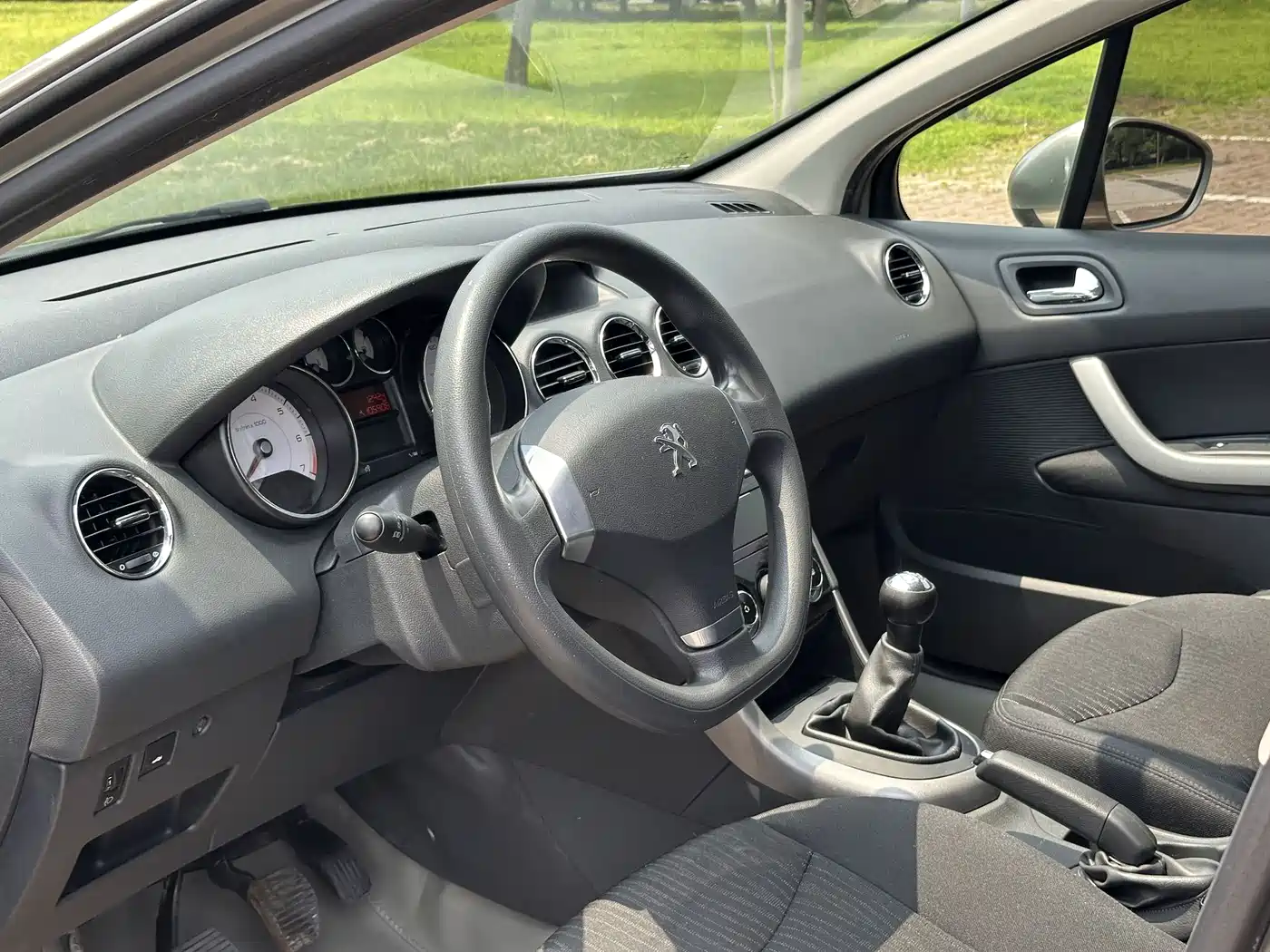 Photo 9 - Peugeot 408