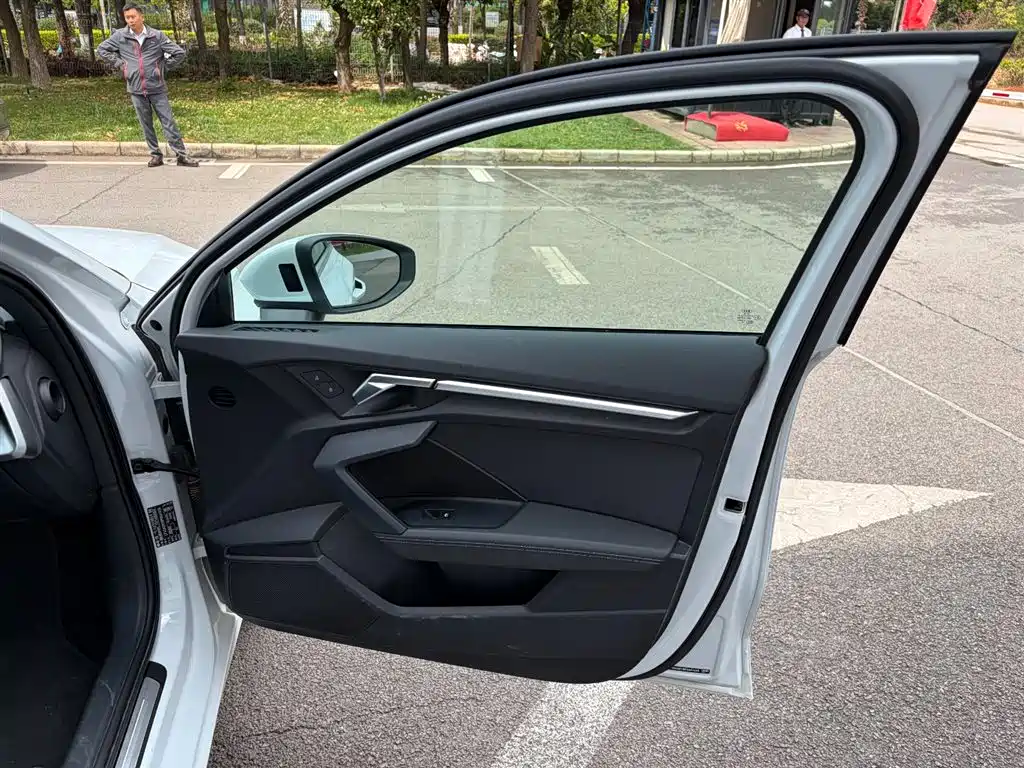 Audi A3 2023 Facelift A3L Limousine 35 TFSI Luxury Elegance фото 26