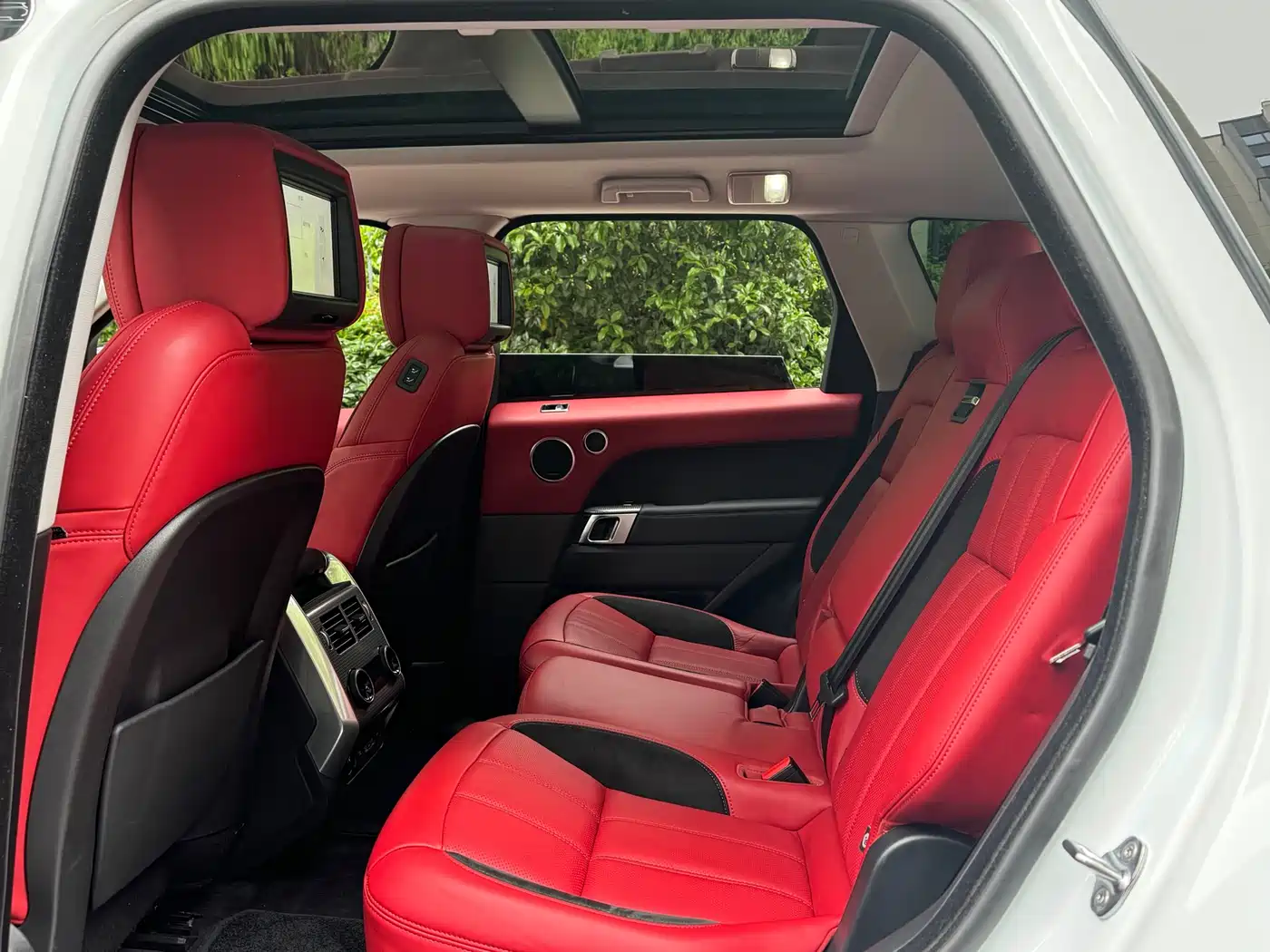 Land Rover Range Rover Sport 2021 3.0 L6 Gloss Black Edition фото 10