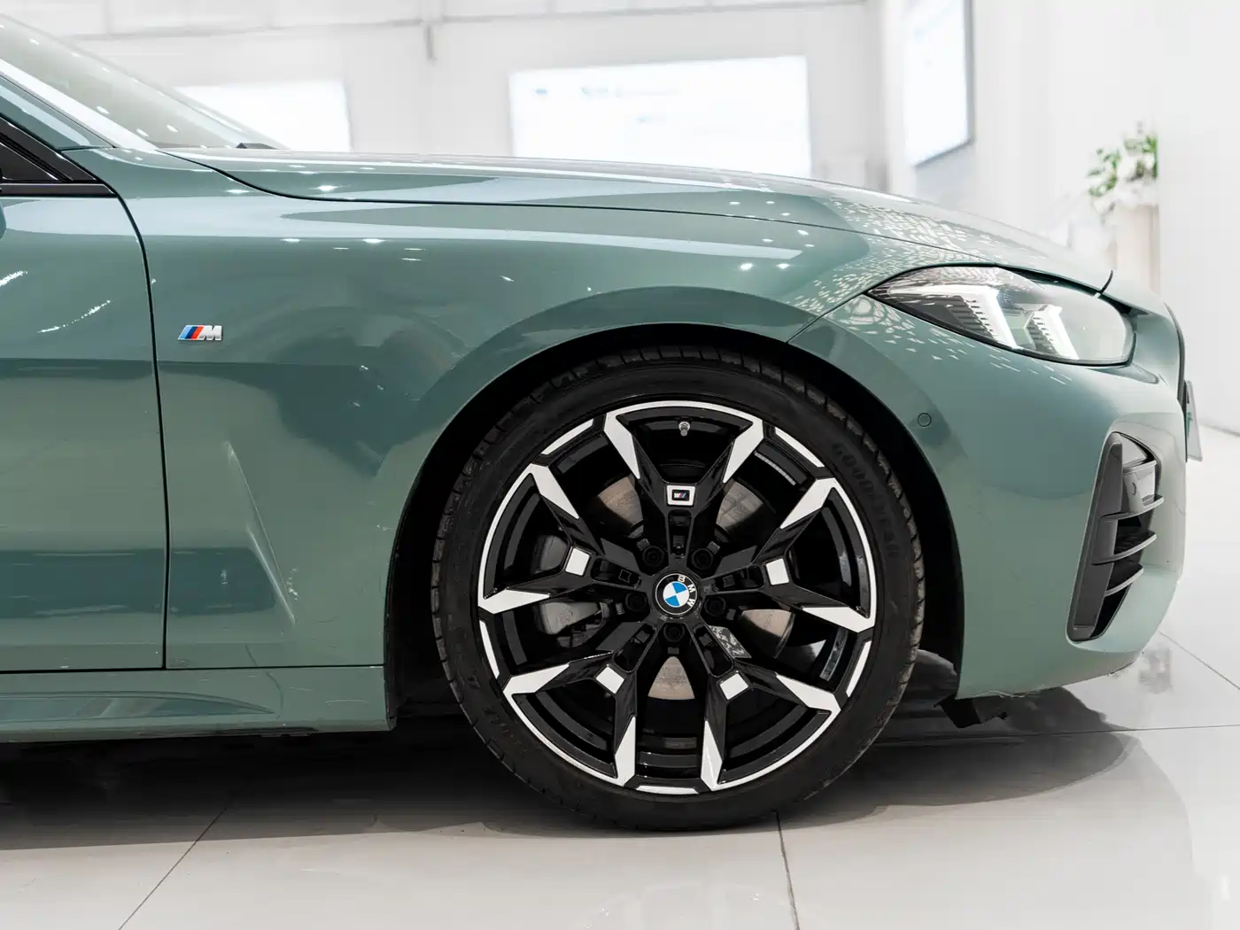 BMW 4 Series 2024 430i M Sport Shadow Edition фото 7
