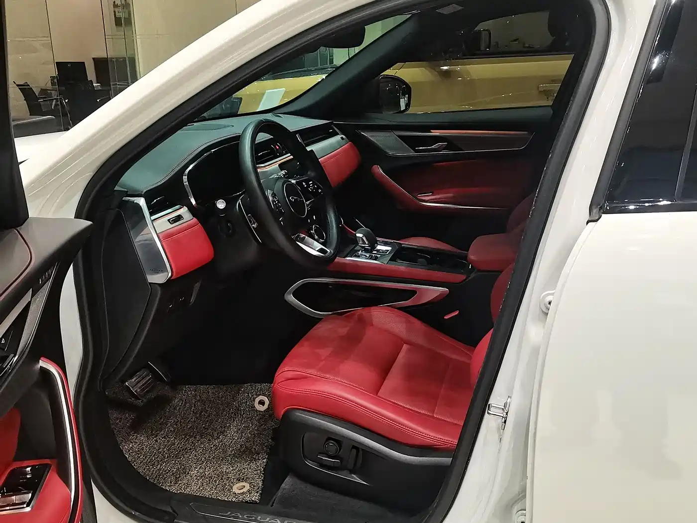 Jaguar F-PACE 2024 2024 P250 R-Dynamic SE