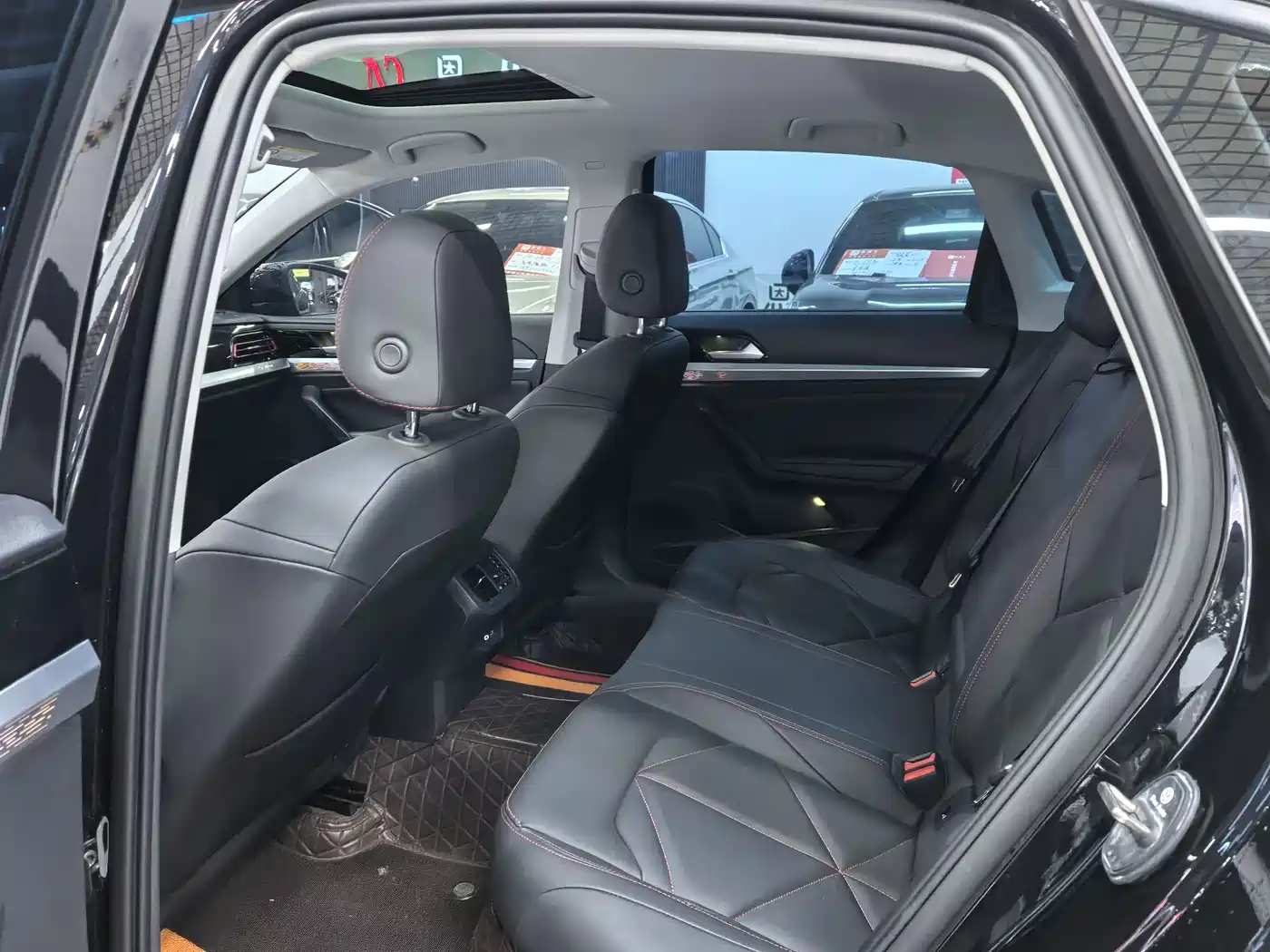 Volkswagen Lavida 2024 Model 300TSI DSG Starlight Leading Edition фото 5