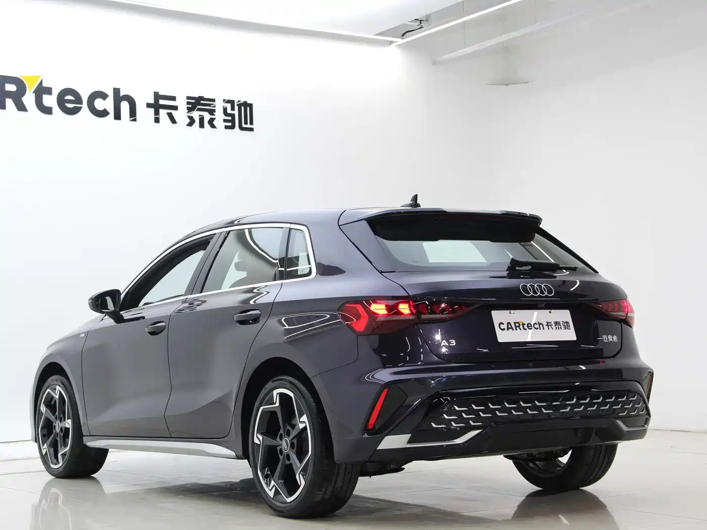 Audi A3 2025 Facelift Sportback 35TFSI Flying Spur Premium фото 7