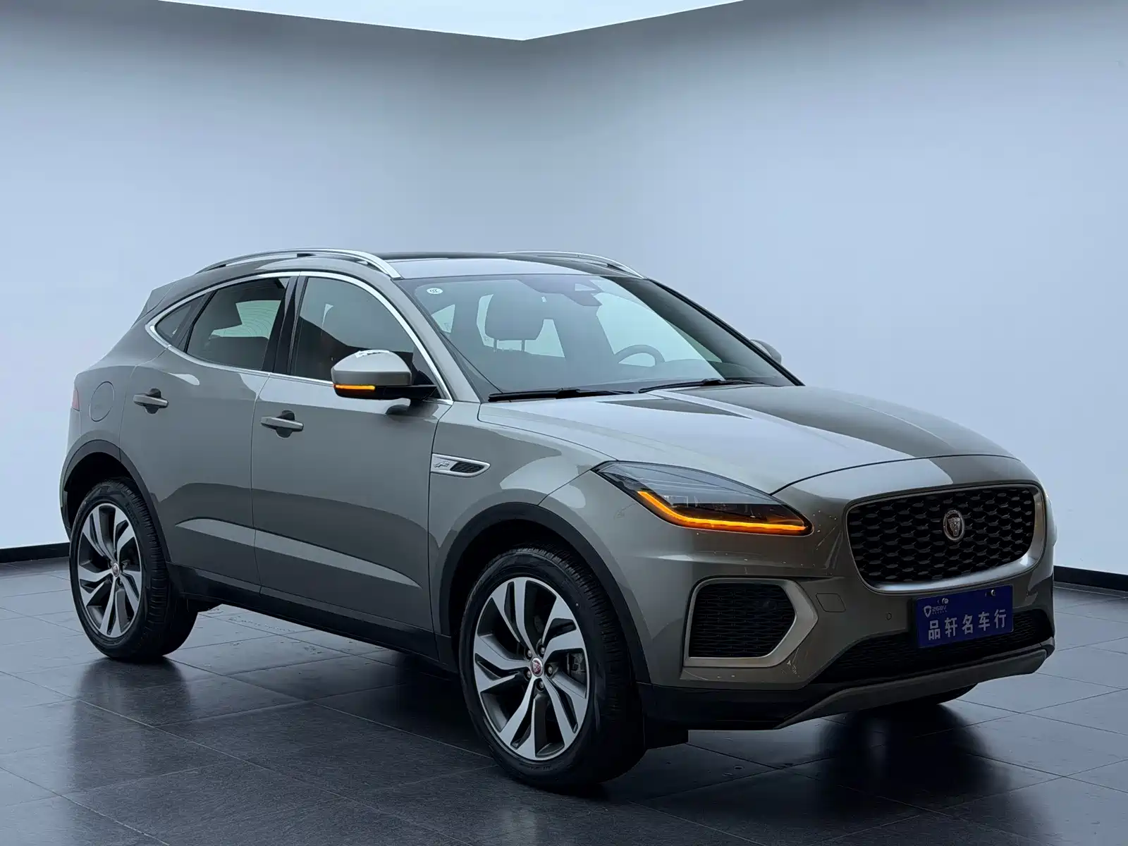 Фото 7 - Jaguar E-PACE