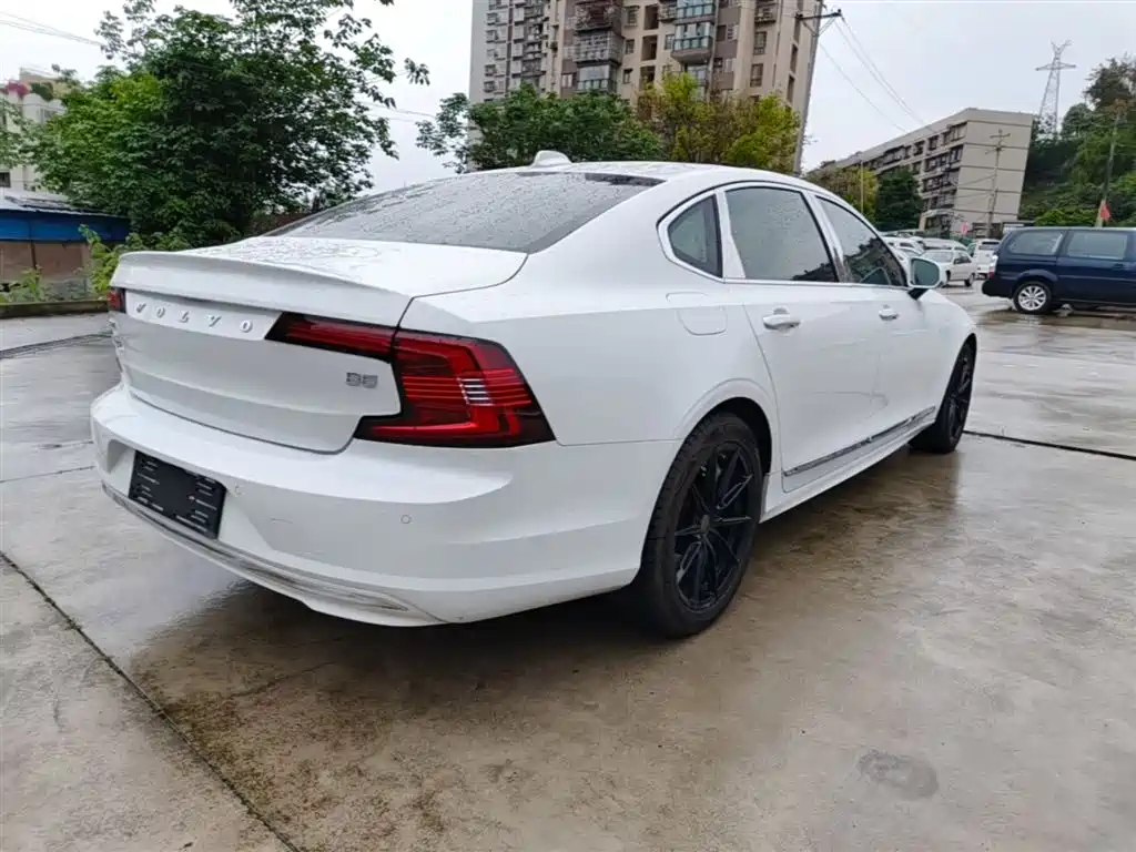 VOLVO S90